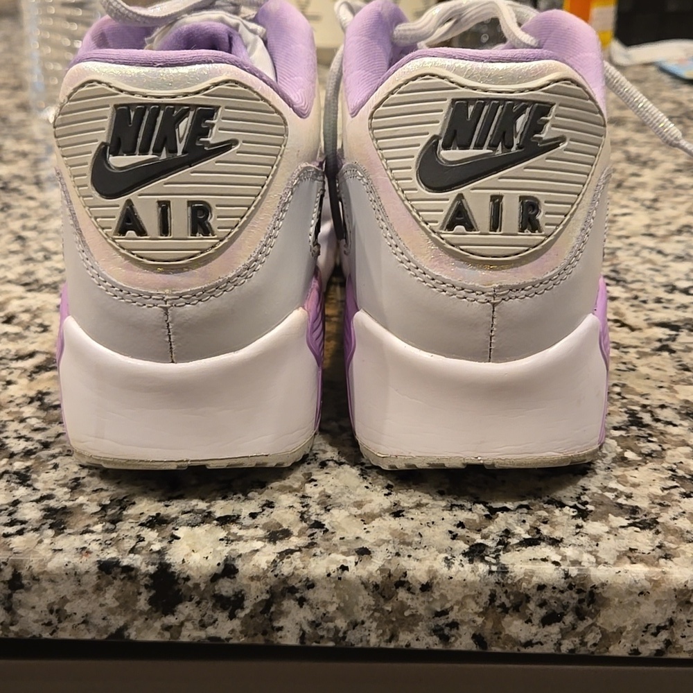NIKE AIR MAX 90 LTR SIZE 6 YOUTH=7.5 WOMEN'S. PURPLE /WHITE METALLIC. - Picture 5 of 16